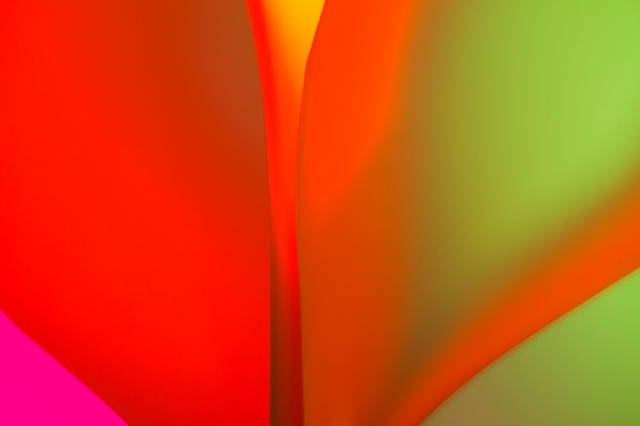 Spiel mit farbigem Licht und Papier