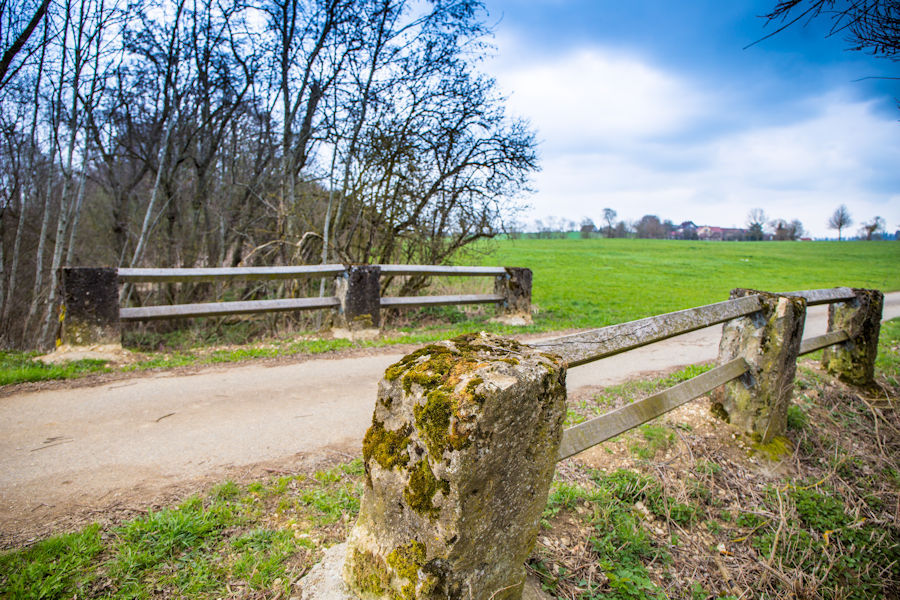 Kleine Brücke über den Killingerbach