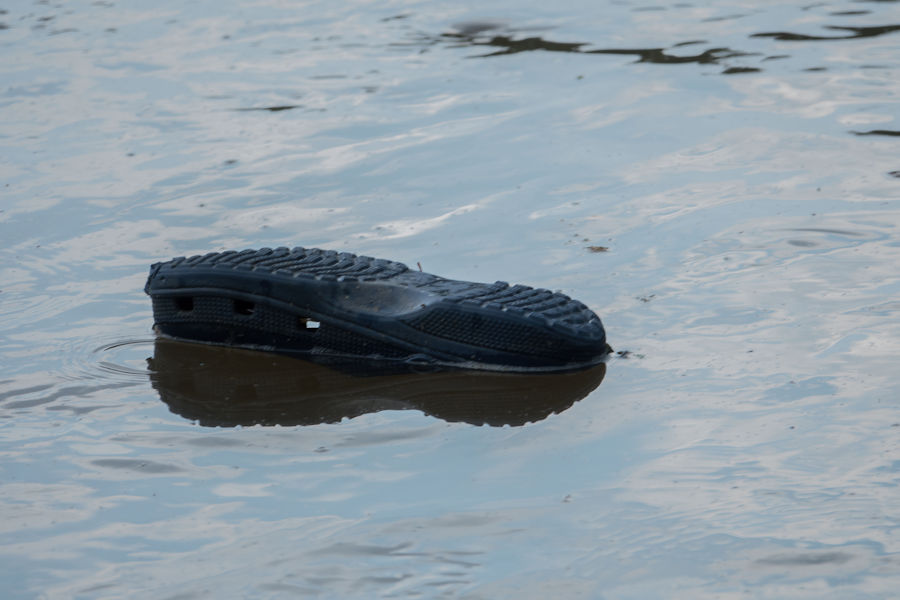 Schuh Boot auf der Lahn