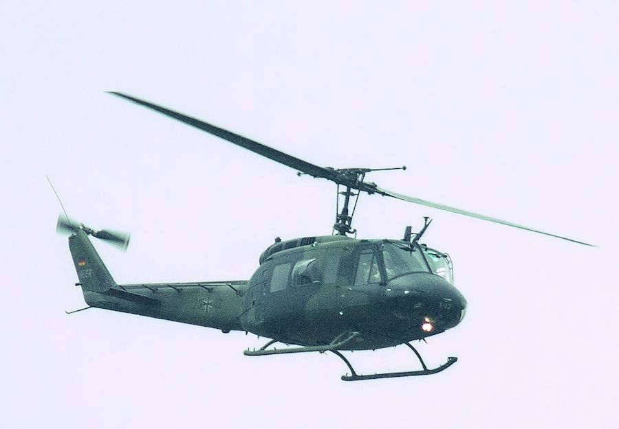 Teppichklopfer-Bell-UH1D